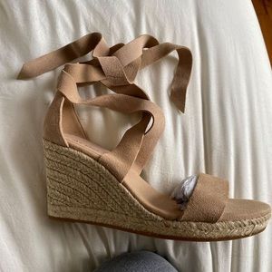 Aldo tie up wedges, never worn (8.5)